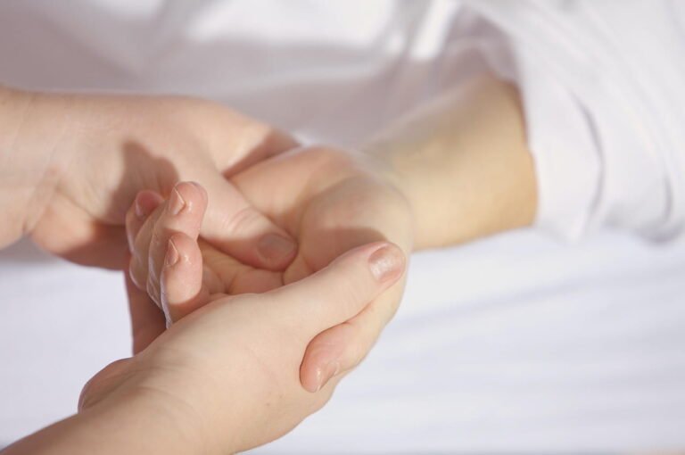 hands 1327811 1280 1 768x510